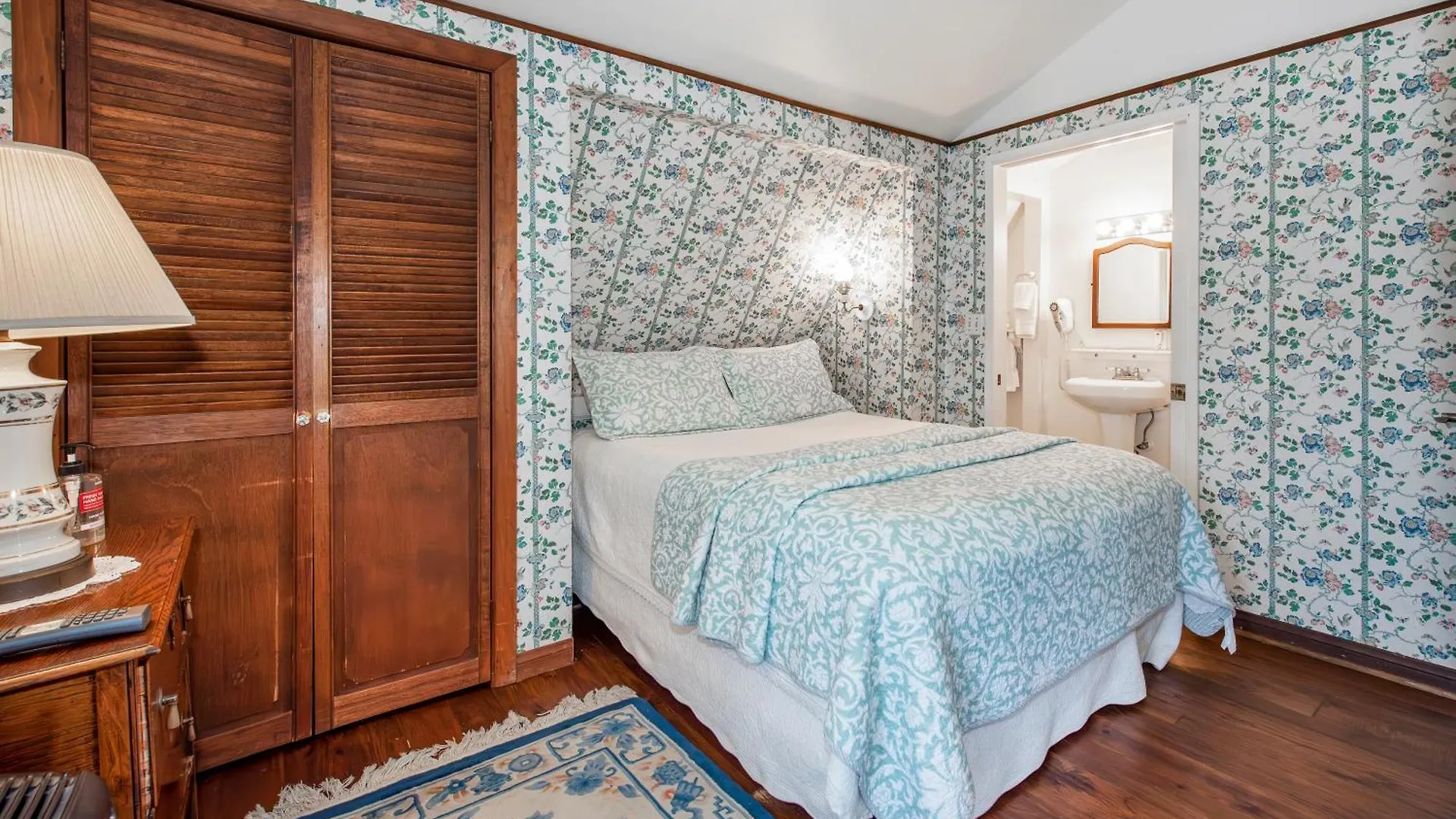Bath Street 4*