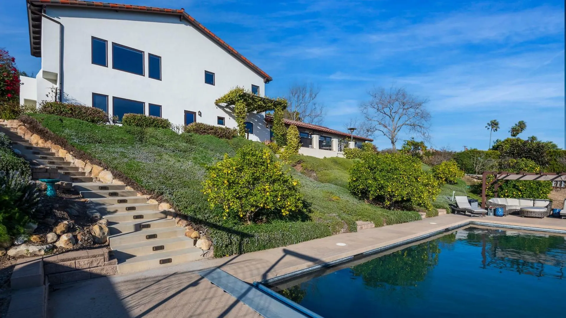 Luxury Atop The Hills *