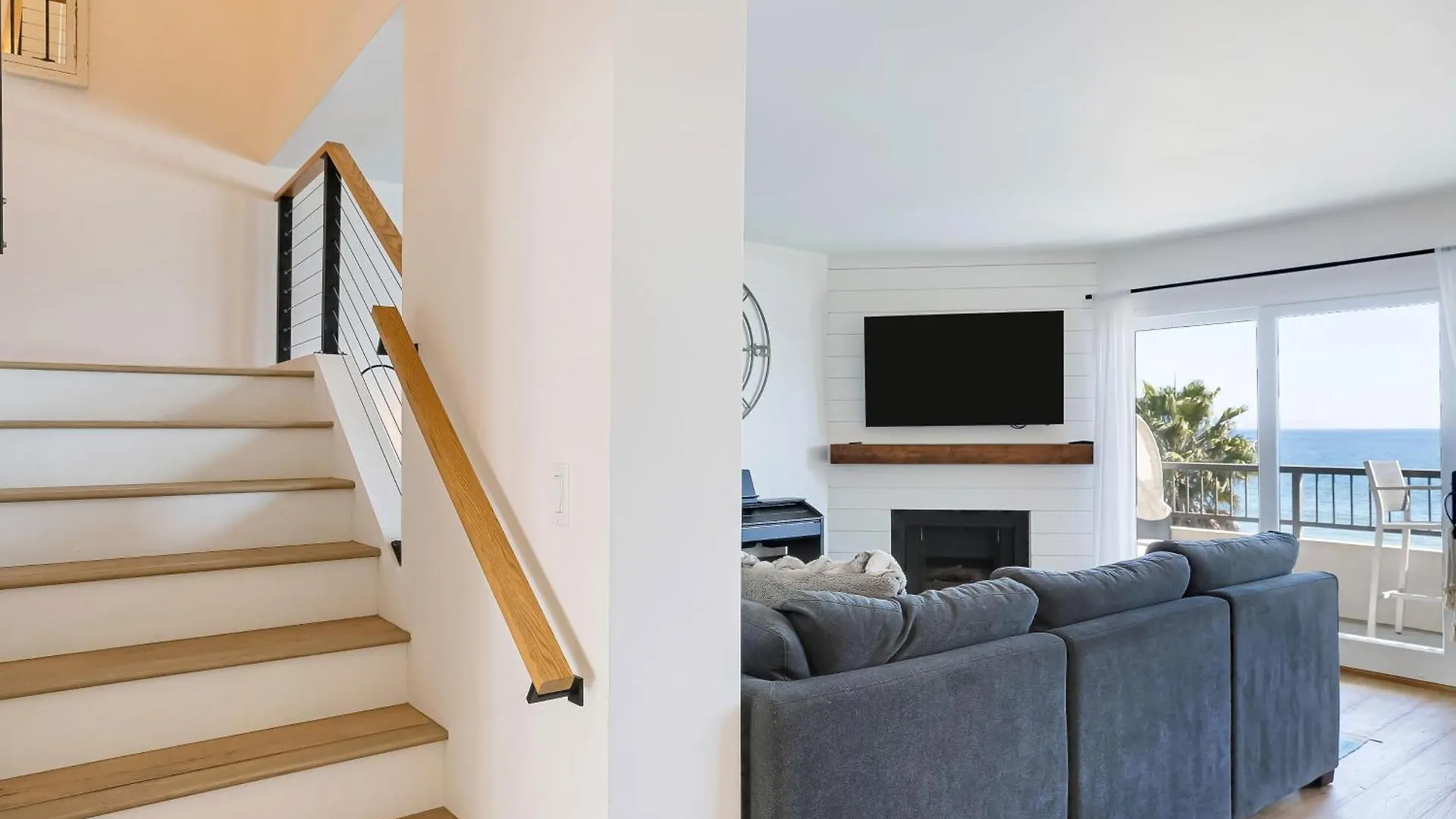 Beachfront Hideaway Semesterbostad