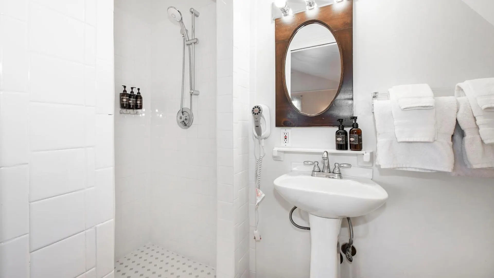 Bath Street 4*