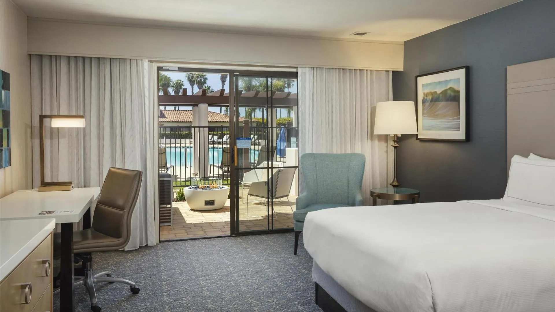 Hilton Beachfront Курортный комплекс