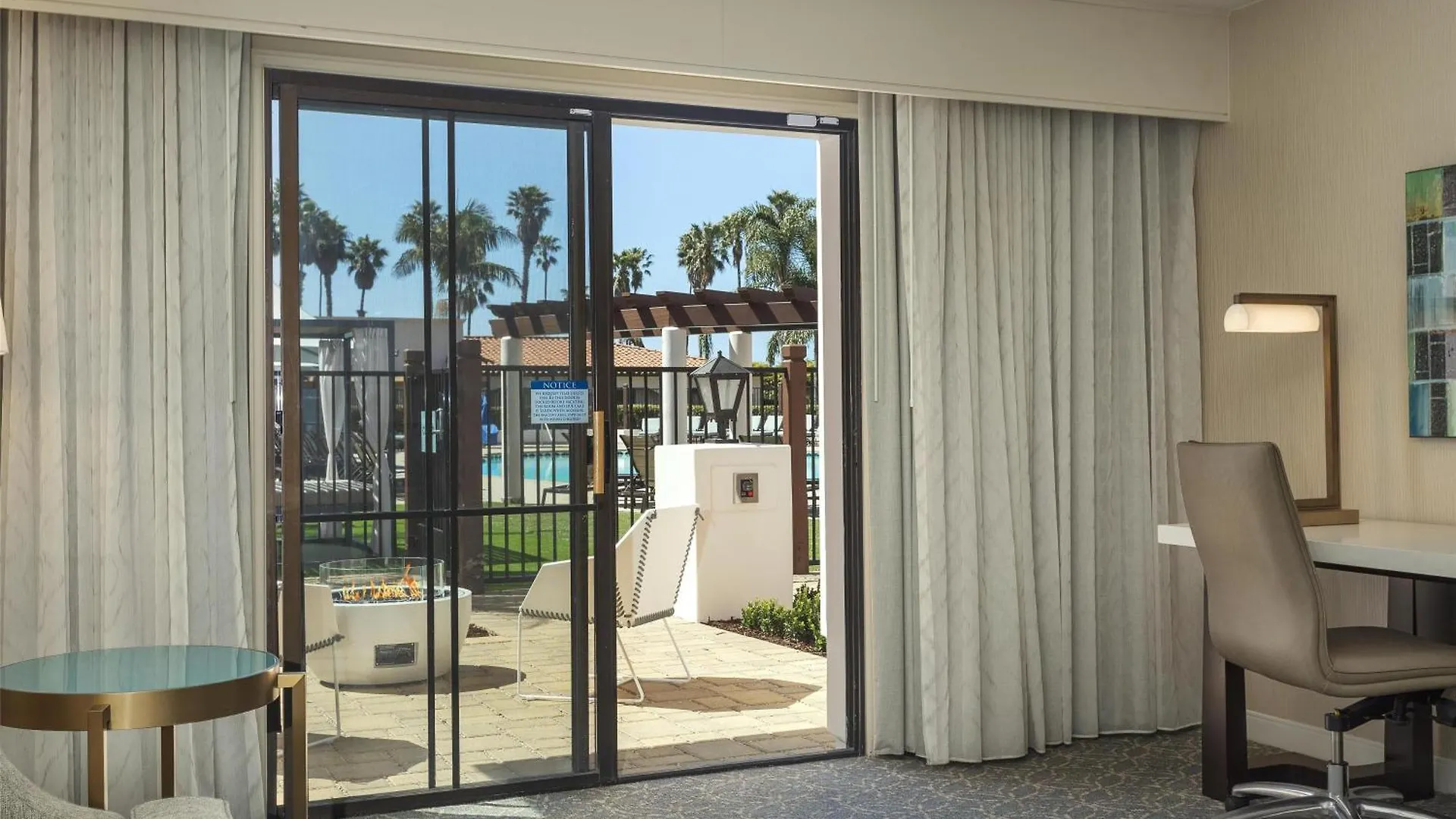 Hilton Beachfront 4*