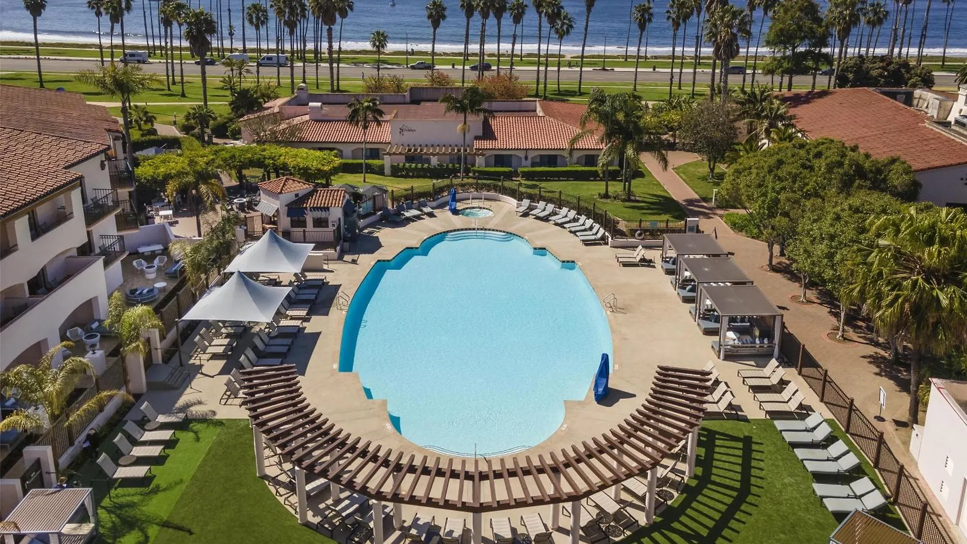 Курортный комплекс Hilton Beachfront
