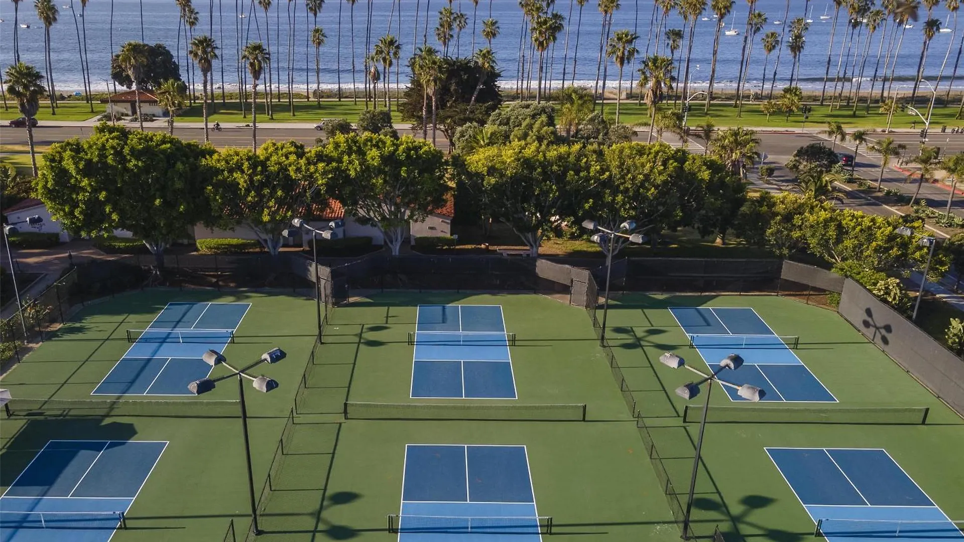 Hilton Beachfront Курортный комплекс 4*