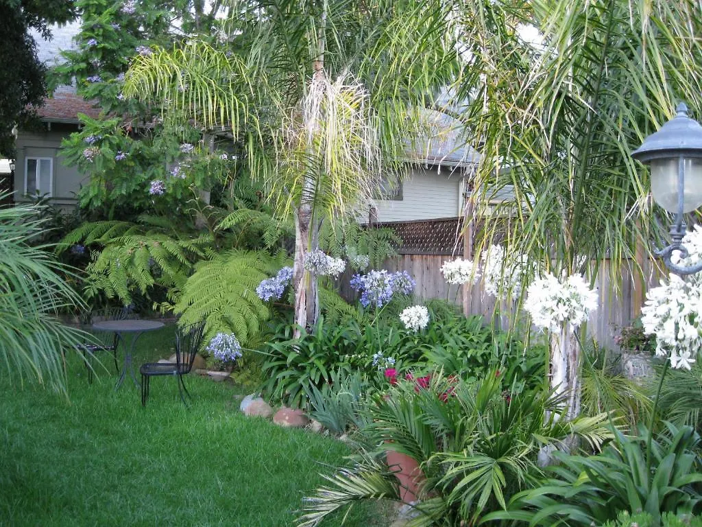 Bed & Breakfast A White Jasmine