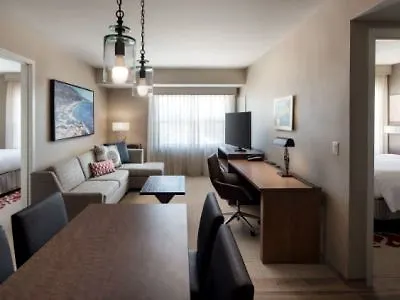 Hotel By Marriott Goleta