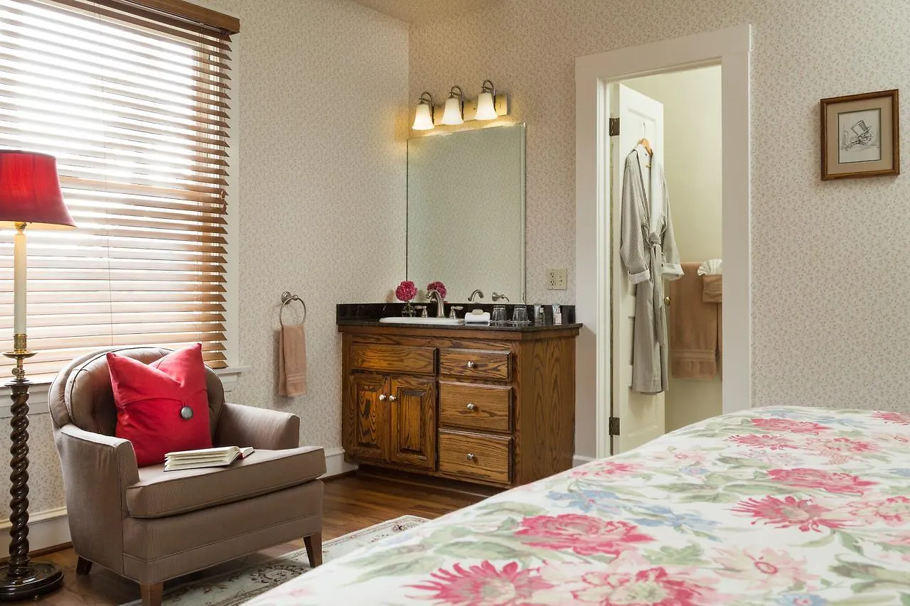 Cheshire Cat Inn&cottages Bed & Breakfast 4*
