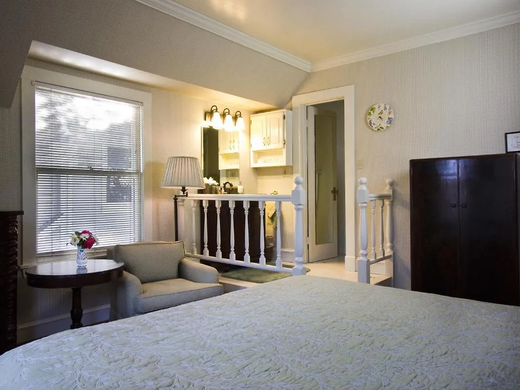 Cheshire Cat Inn&cottages Bed & Breakfast 4*
