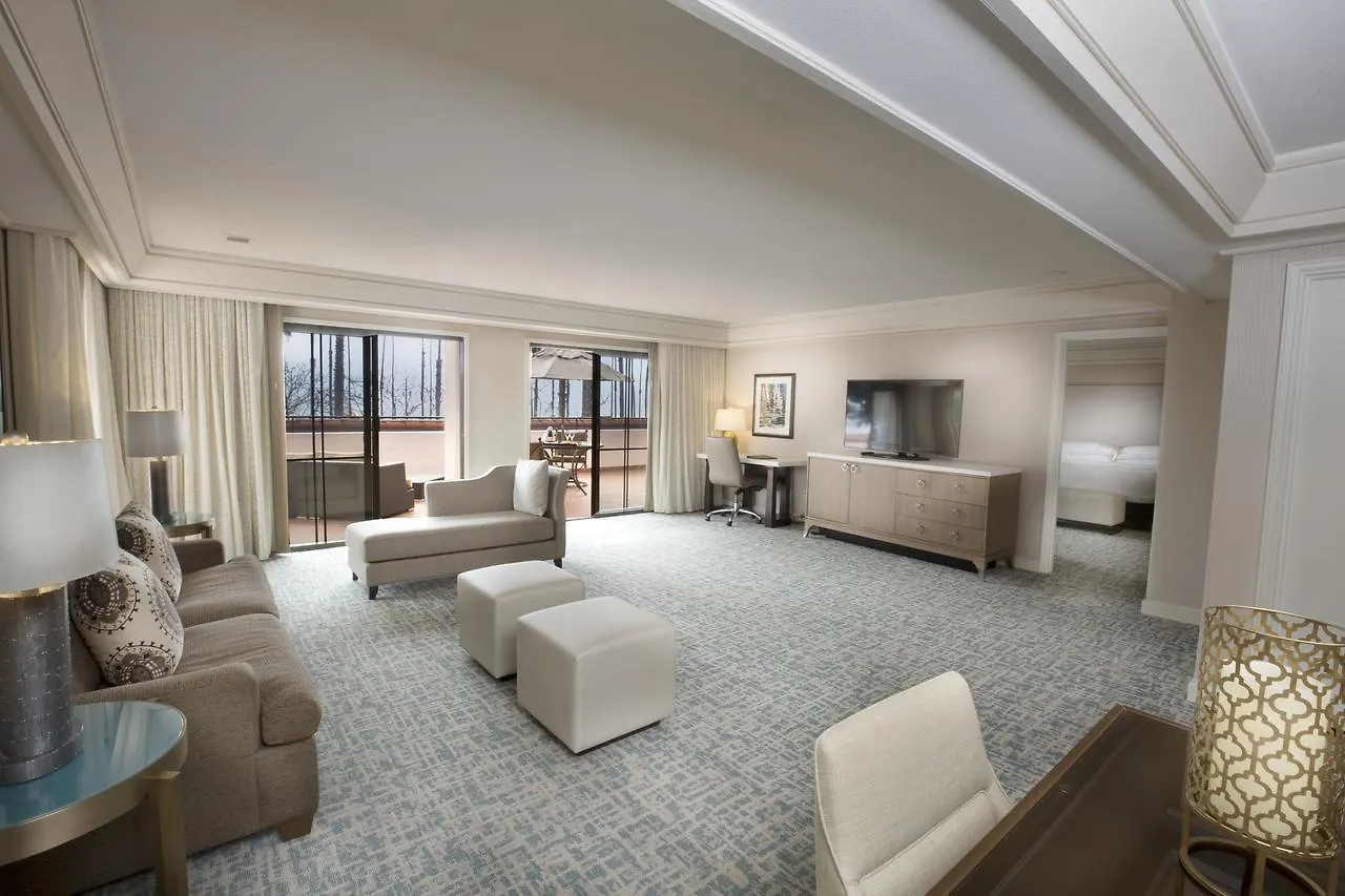 Курортный комплекс Hilton Beachfront 4*