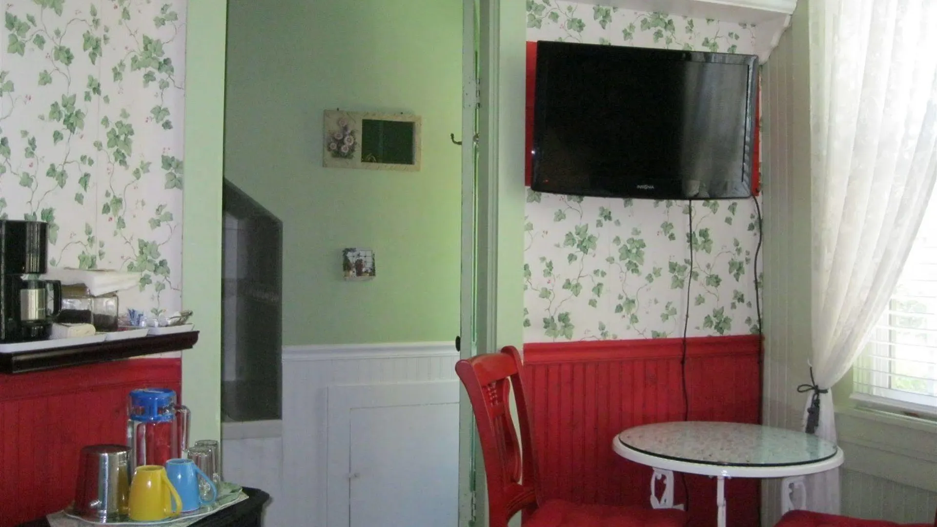 A White Jasmine Bed & Breakfast Santa Barbara