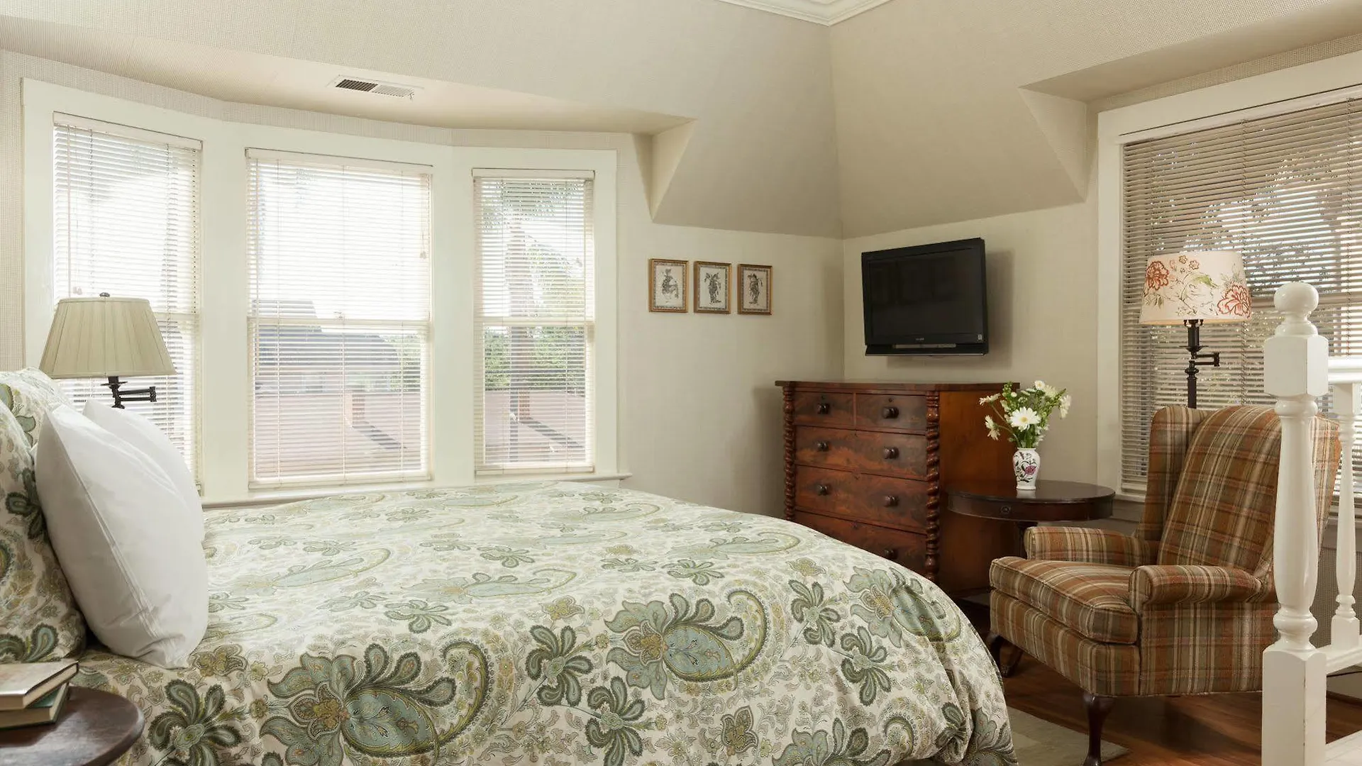 Cheshire Cat Inn&cottages 4*