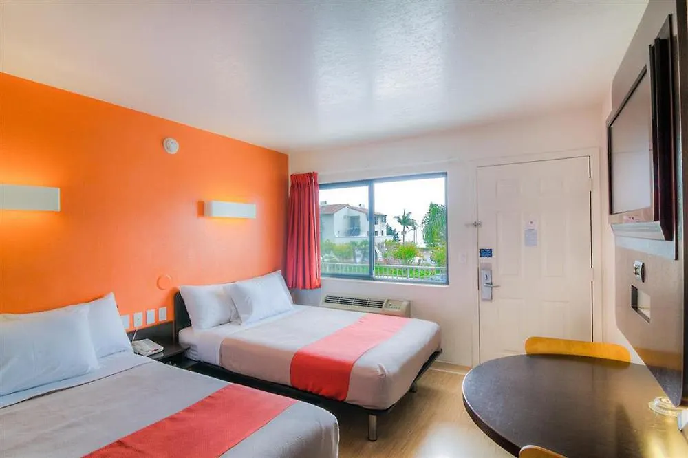 Hotel 6-santa Barbara, Ca - 3*