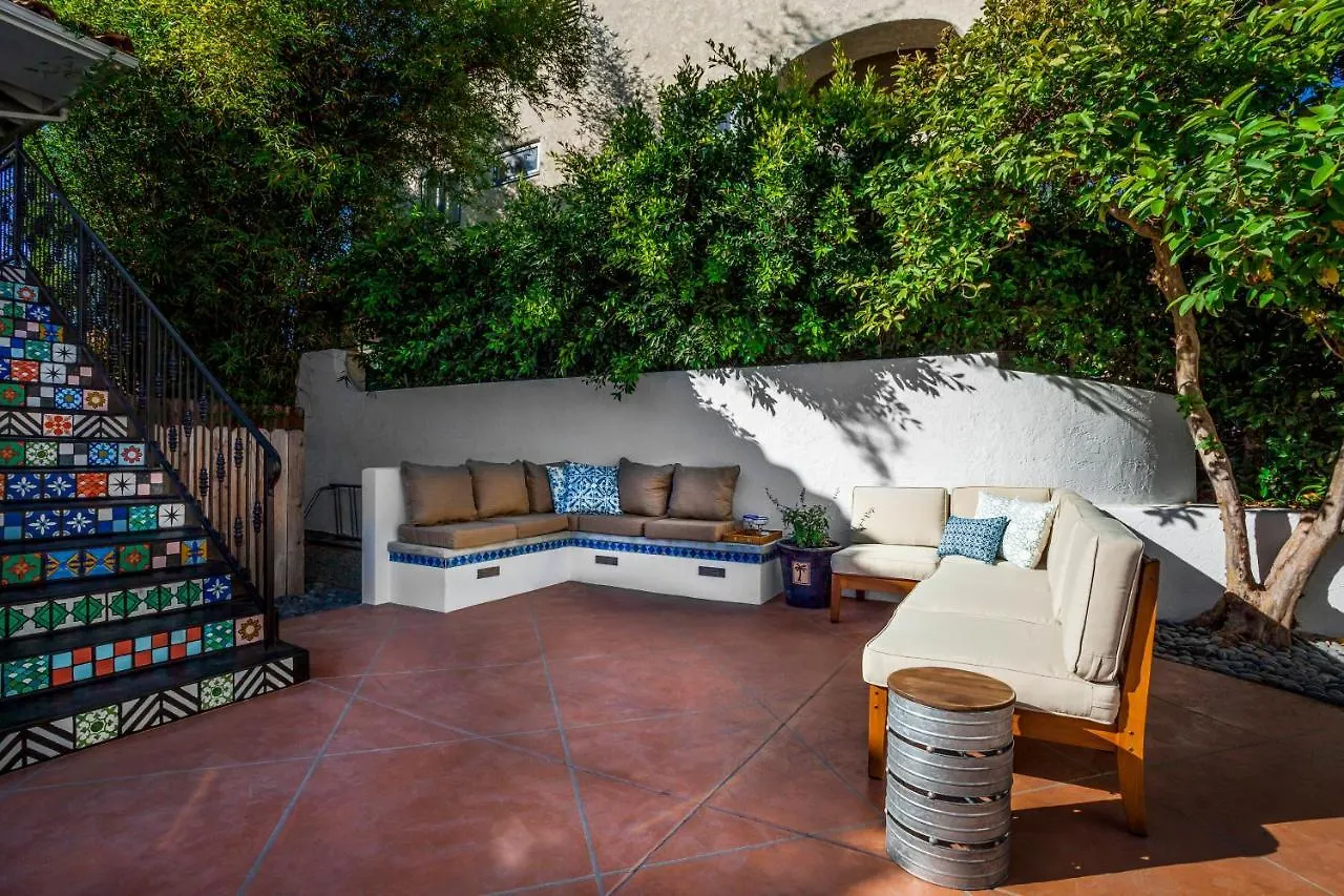 Blue Sands Inn, A Kirkwood Collection 여관 4*