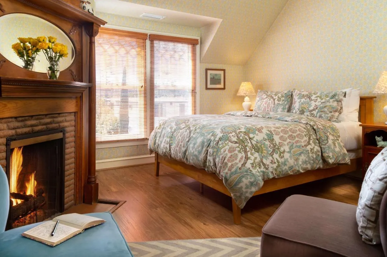 Cheshire Cat Inn&cottages Bed & Breakfast 4*