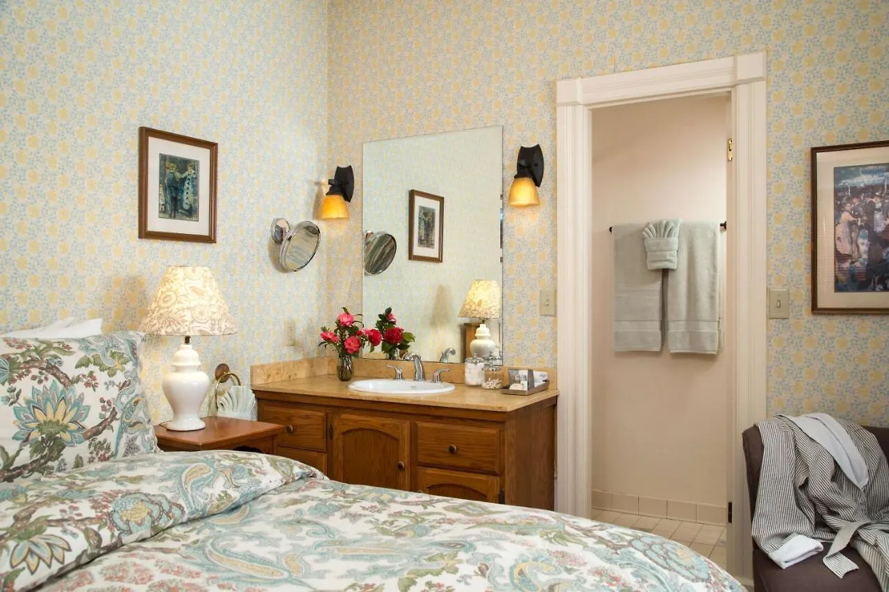 Bed & Breakfast Cheshire Cat Inn&cottages 4*