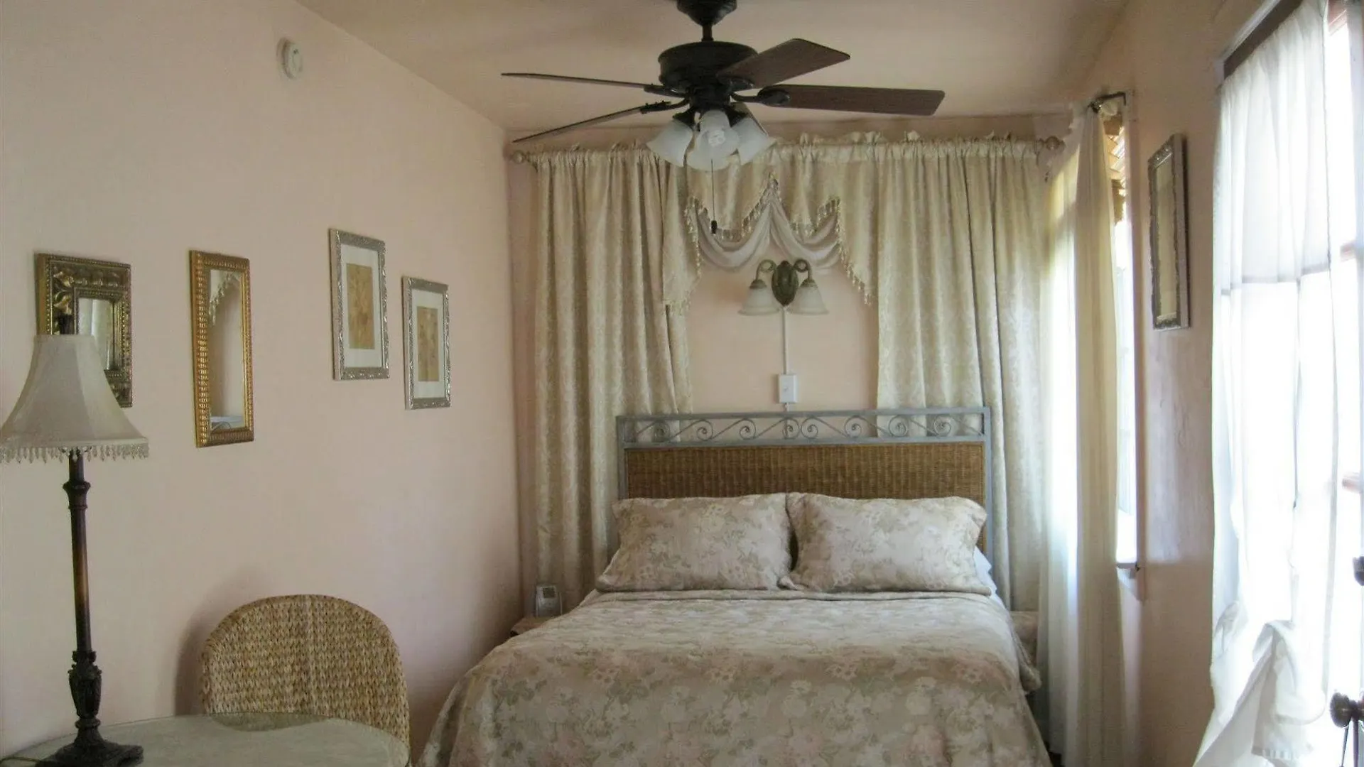 Bed & Breakfast A White Jasmine Santa Barbara