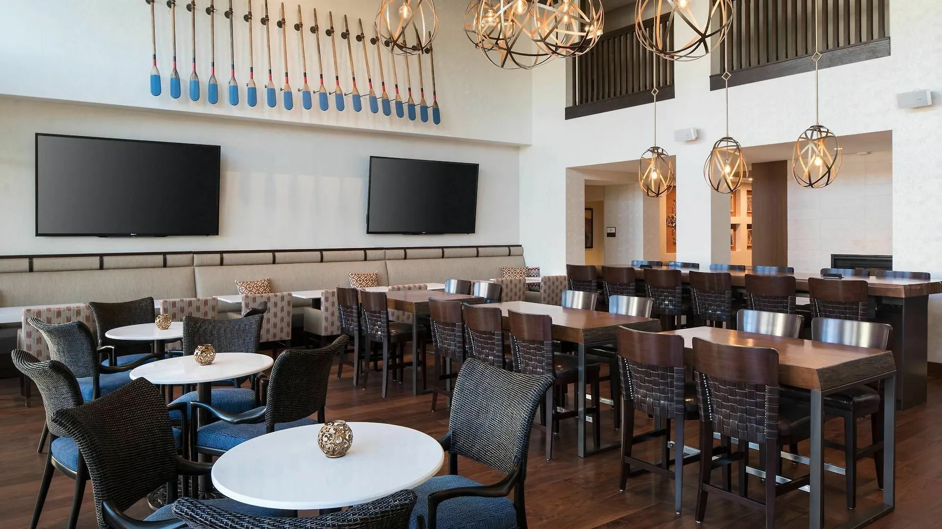 Hotel By Marriott Goleta 3*