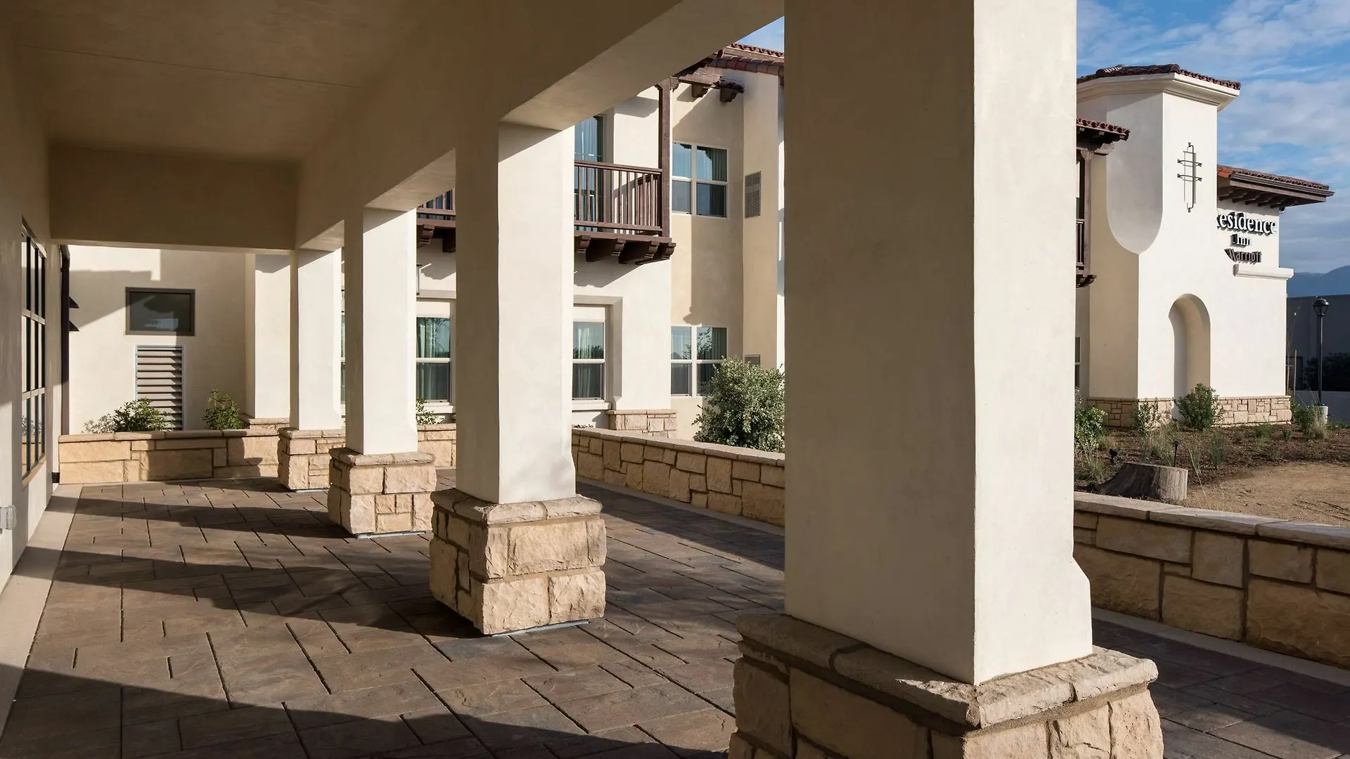 By Marriott Goleta Hotel