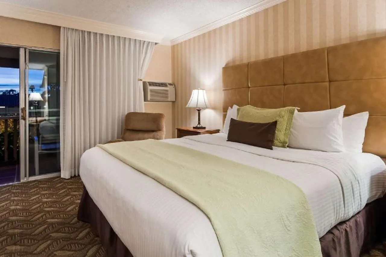 Western Pepper Tree Hotel 3*