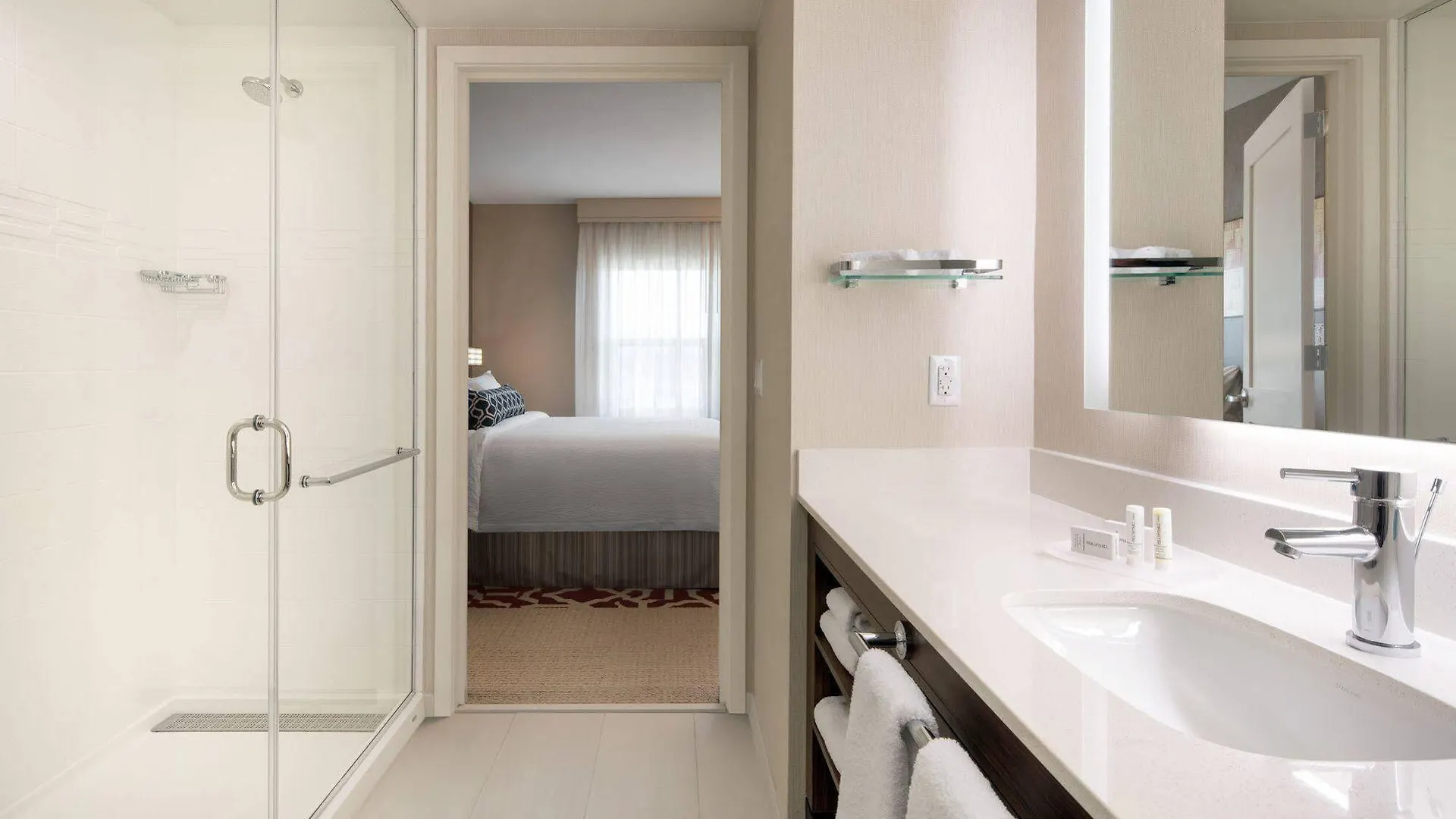By Marriott Goleta Hotel